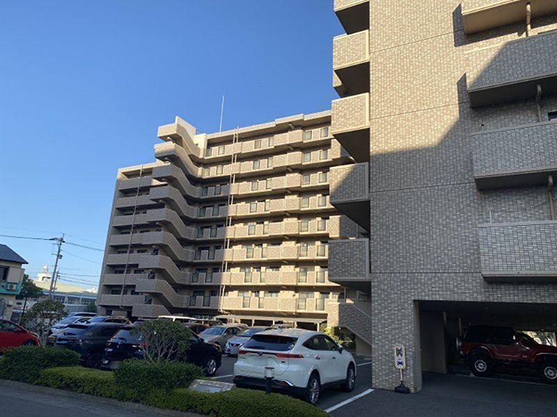 サーパス鴨池通り 共用部写真（駐車場）