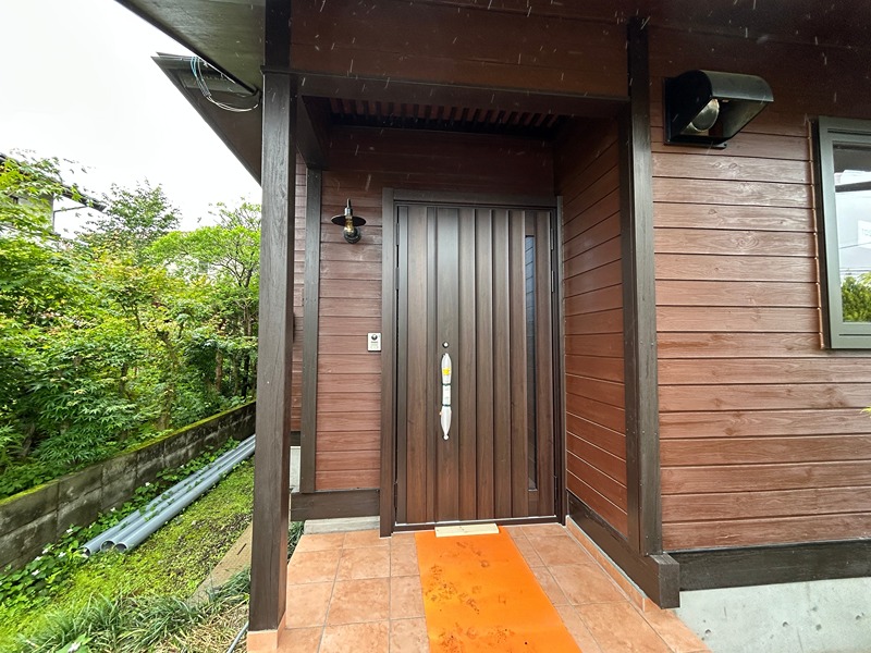 長野県北佐久郡軽井沢町長倉 現地写真（玄関）