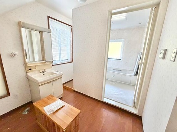 長野県北佐久郡軽井沢町長倉 内観写真（洗面台・洗面所）