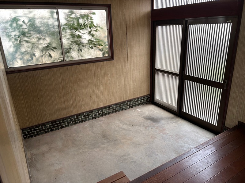 彦根市八坂町 現地写真（玄関）