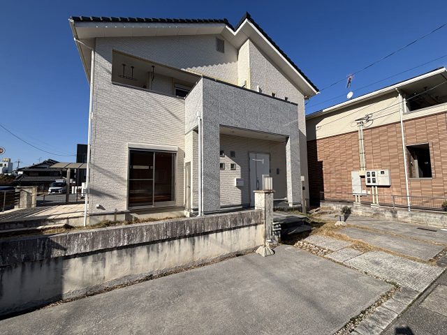 彦根市野良田町中古戸建 現地写真（玄関）