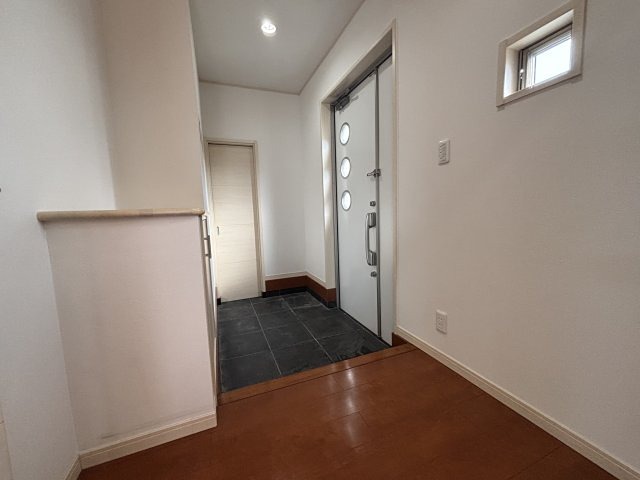 彦根市野良田町中古戸建 現地写真（玄関）