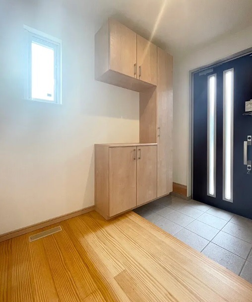 彦根市野瀬町中古戸建 現地写真（玄関）