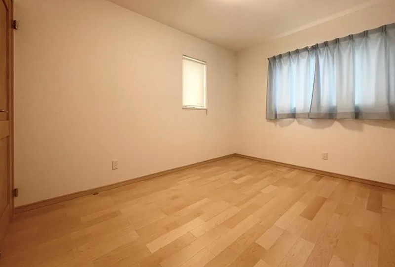 彦根市野瀬町中古戸建 内観写真（リビング以外の居室）