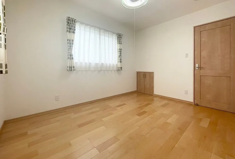彦根市野瀬町中古戸建 内観写真（リビング以外の居室）
