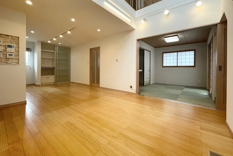 彦根市野瀬町中古戸建 内観写真（リビング）