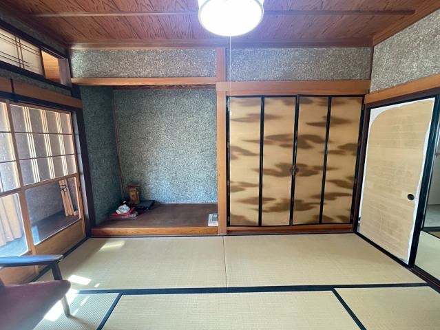 彦根市西葛籠町中古戸建 内観写真（リビング以外の居室）