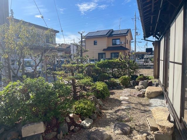 彦根市西葛籠町中古戸建 現地写真（庭）