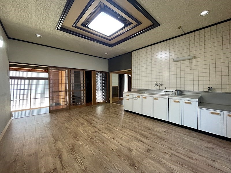 彦根市小泉町中古戸建 内観写真（リビング）