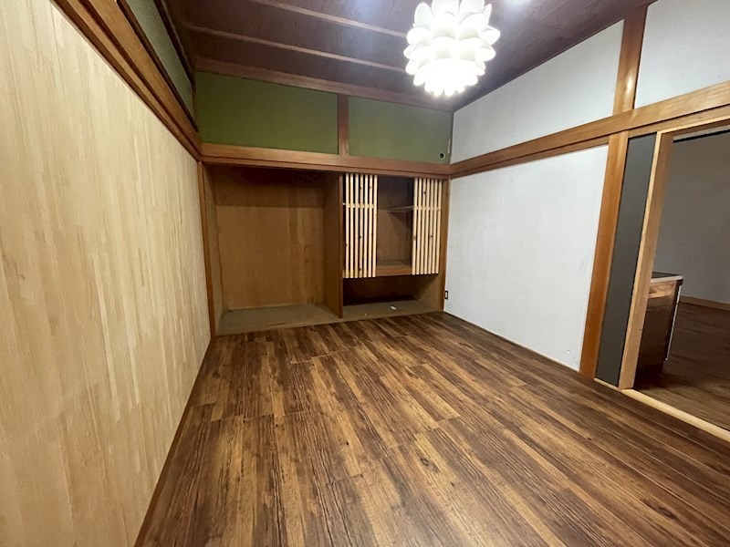 彦根市小泉町中古戸建 内観写真（リビング以外の居室）