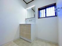 彦根市中藪２丁目中古戸建 内観写真（洗面台・洗面所）