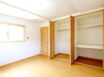 彦根市東沼波町中古戸建　東沼波ニュータウン29号地 内観写真（リビング以外の居室）