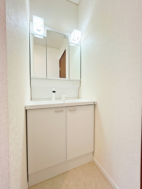 彦根市日夏町中古戸建 内観写真（洗面台・洗面所）