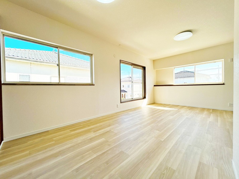 彦根市日夏町中古戸建 内観写真（リビング以外の居室）