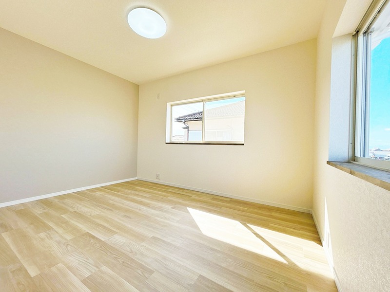 彦根市日夏町中古戸建 内観写真（リビング以外の居室）