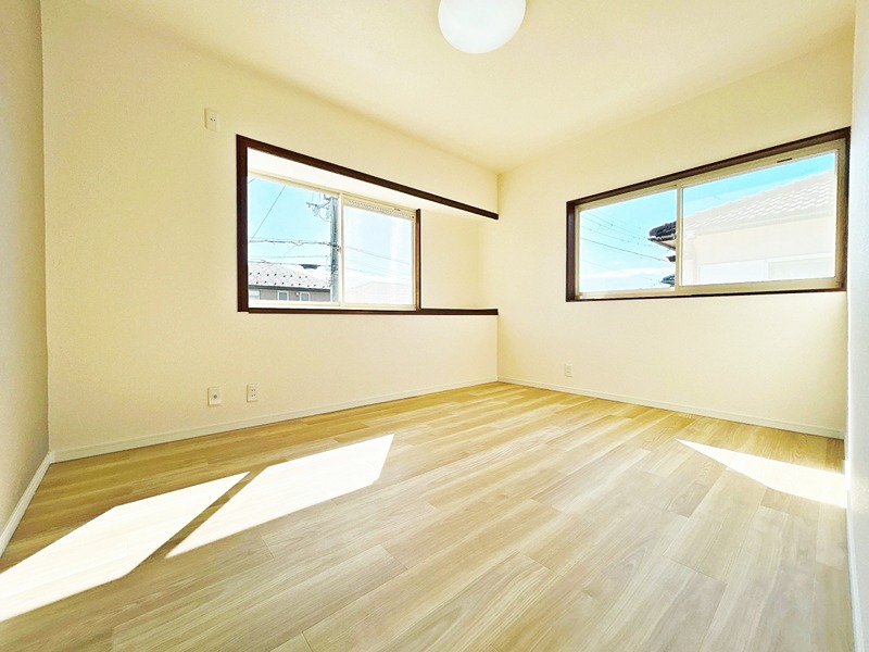 彦根市日夏町中古戸建 内観写真（リビング以外の居室）