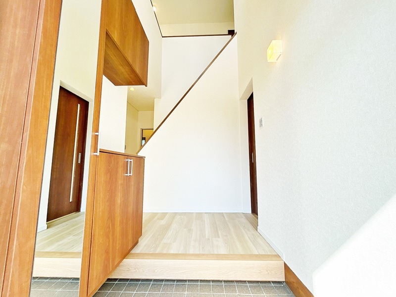彦根市日夏町中古戸建 現地写真（玄関）