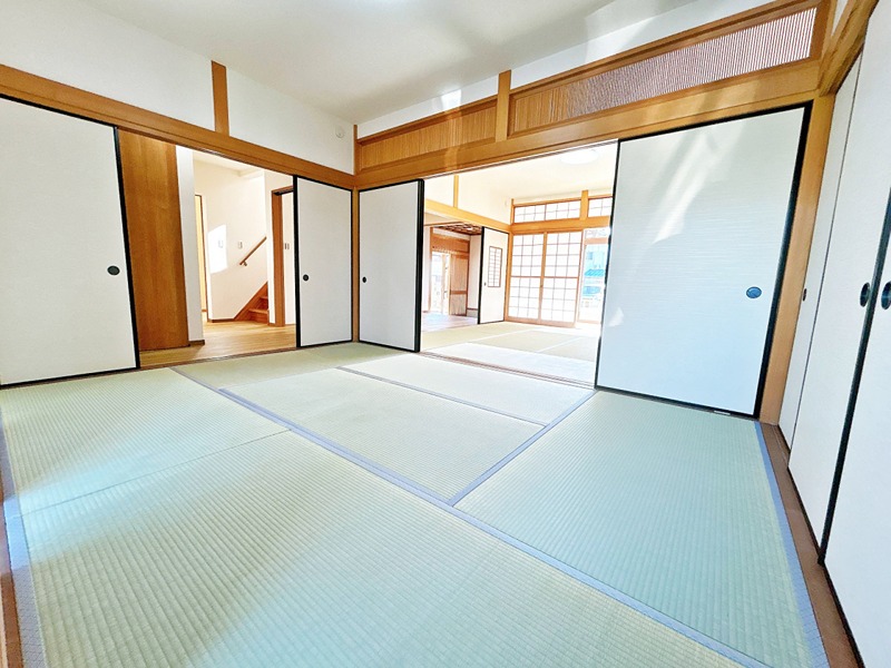 彦根市後三条町中古戸建 内観写真（リビング以外の居室）