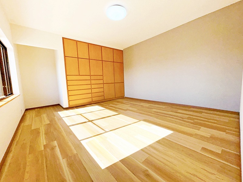 彦根市後三条町中古戸建 内観写真（リビング以外の居室）