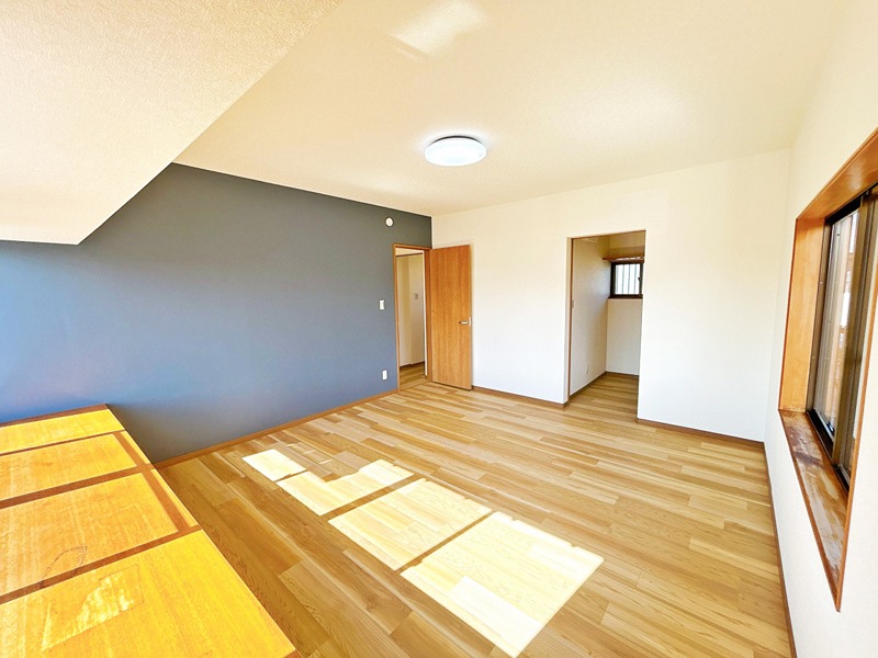 彦根市後三条町中古戸建 内観写真（リビング以外の居室）