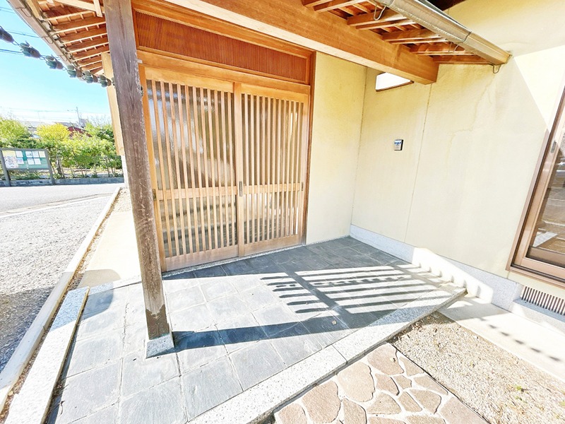 彦根市後三条町中古戸建 現地写真（玄関）