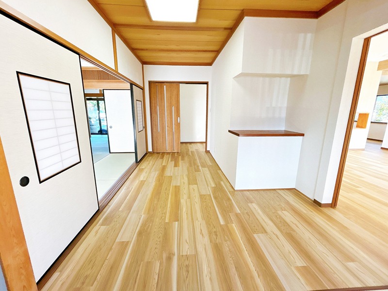 彦根市後三条町中古戸建 内観写真（リビング以外の居室）
