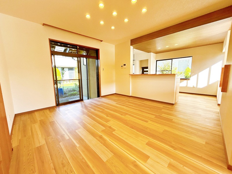 彦根市後三条町中古戸建 内観写真（リビング）