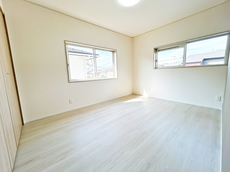 彦根市野田山町中古戸建 内観写真（リビング以外の居室）