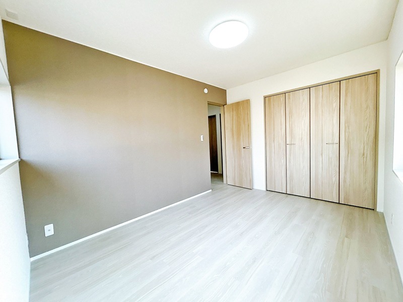 彦根市野田山町中古戸建 内観写真（リビング以外の居室）