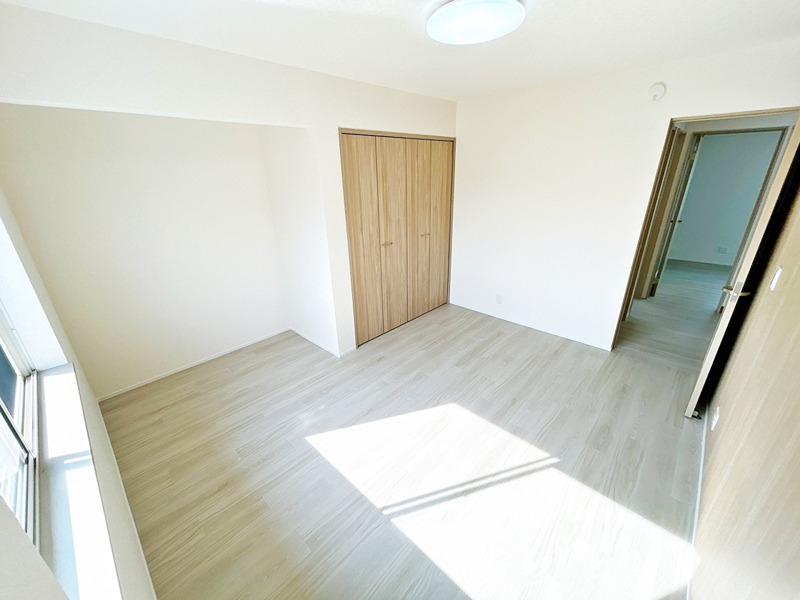 彦根市野田山町中古戸建 内観写真（リビング以外の居室）
