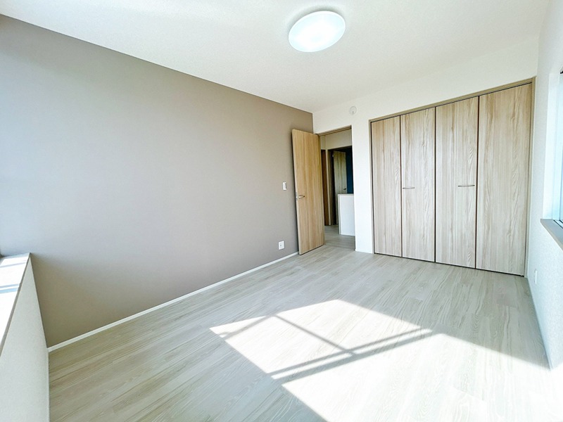 彦根市野田山町中古戸建 内観写真（リビング以外の居室）