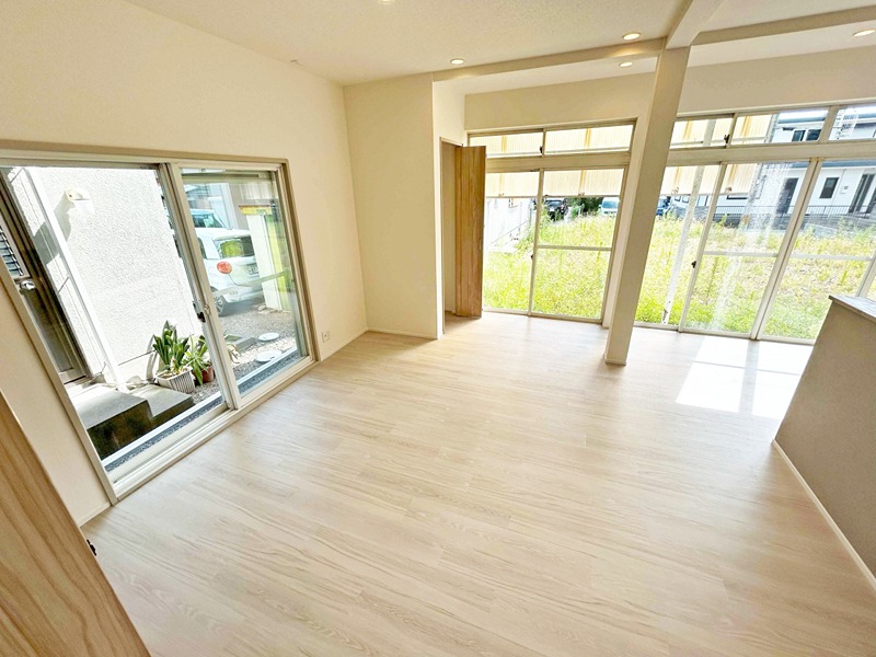 彦根市野田山町中古戸建 内観写真（リビング）