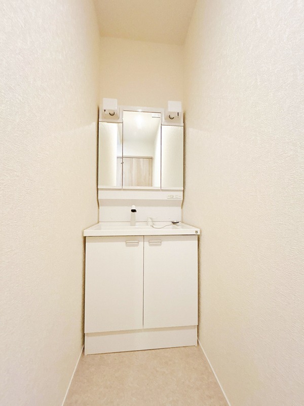 彦根市野田山町中古戸建 内観写真（洗面台・洗面所）