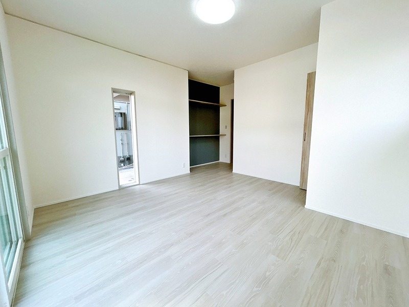 彦根市野田山町中古戸建 内観写真（リビング以外の居室）