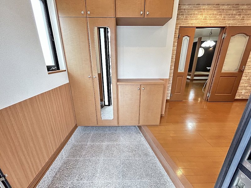 彦根市高宮町中古戸建 現地写真（玄関）