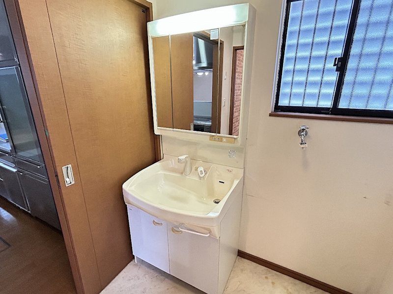 彦根市高宮町中古戸建 内観写真（洗面台・洗面所）