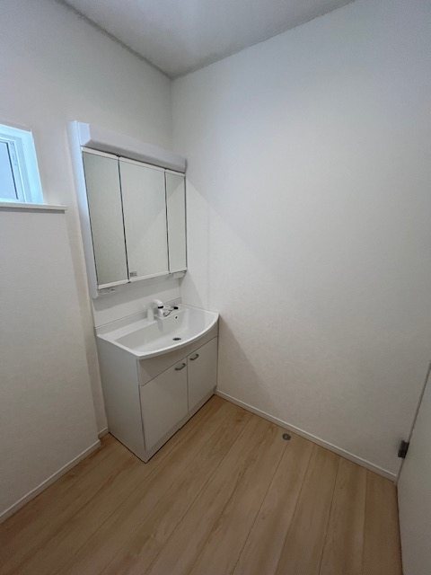 彦根市正法寺町新築戸建 内観写真（洗面台・洗面所）