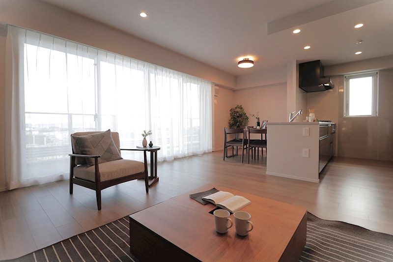 レーベン千里青山台GRAN HIGH 内観写真（リビング）