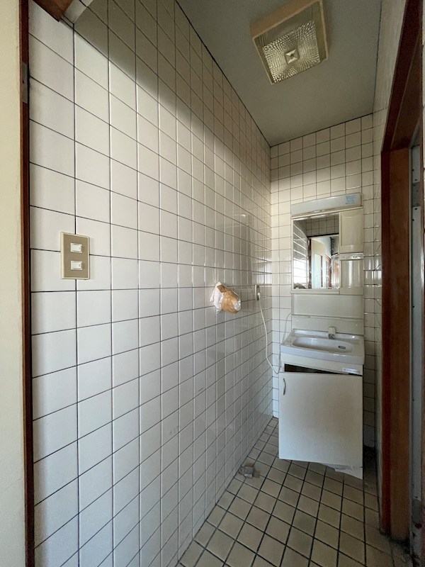 瀬戸市池田町　中古住宅 内観写真（洗面台・洗面所）