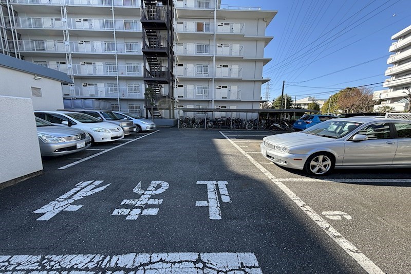ルーセル南浦和 共用部写真（駐車場）