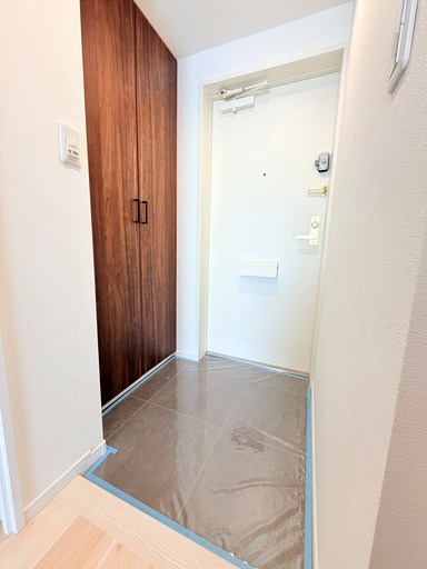 コスモ戸田パークスクエア 現地写真（玄関）
