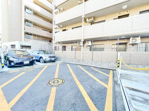 コスモ戸田パークスクエア 共用部写真（駐車場）