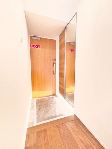 レリア蕨塚越 現地写真（玄関）