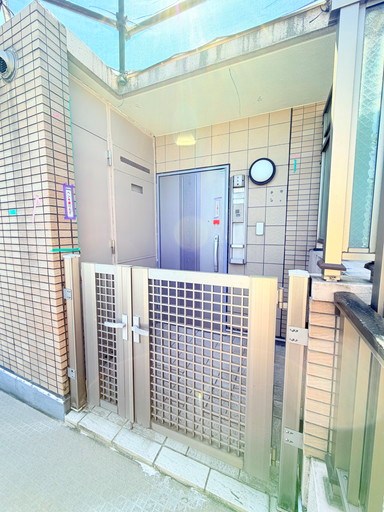 ヴェルビュ南浦和弐番館 現地写真（玄関）