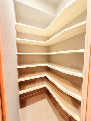 ライフピア蕨南町壱番館 内観写真（収納）