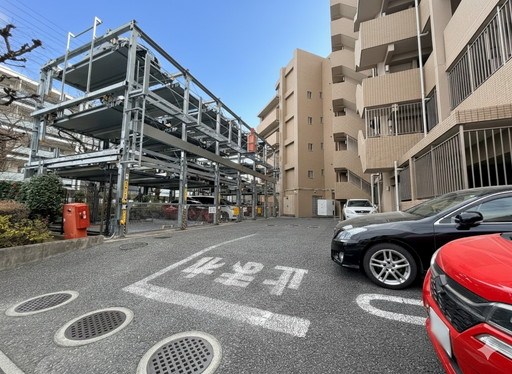 ライフピア蕨南町壱番館 共用部写真（駐車場）