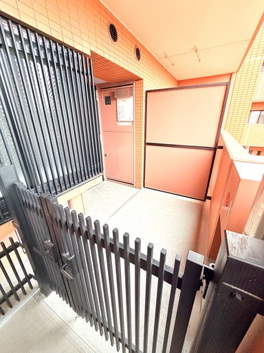 コスモフェスタ蕨 現地写真（玄関）