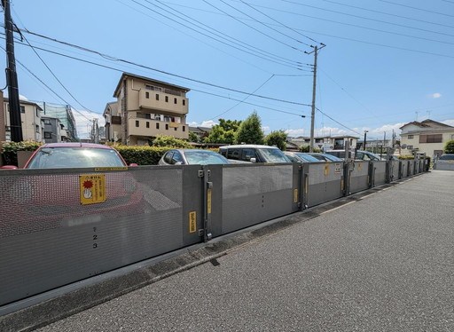 コスモフェスタ蕨 共用部写真（駐車場）