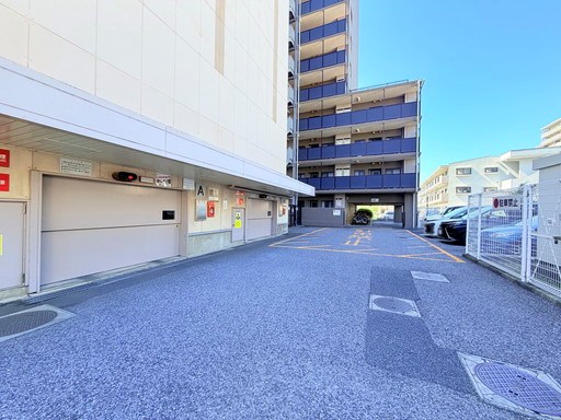 サニークレスト武蔵浦和 共用部写真（駐車場）