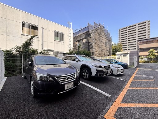 サニークレスト武蔵浦和 共用部写真（駐車場）
